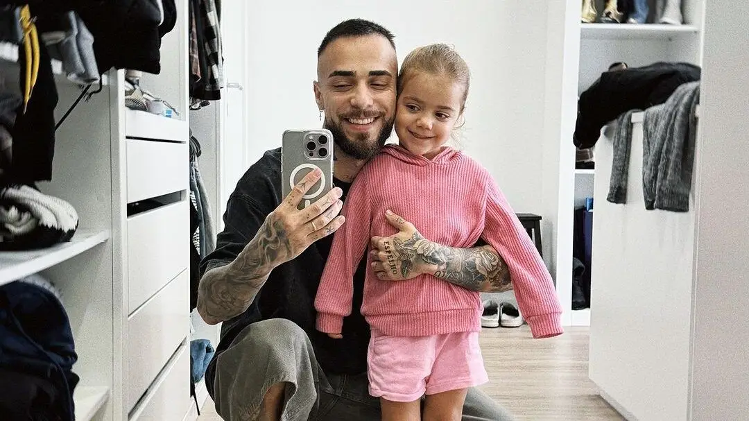 Diogo Piçarra e a filha Penélope a cantar