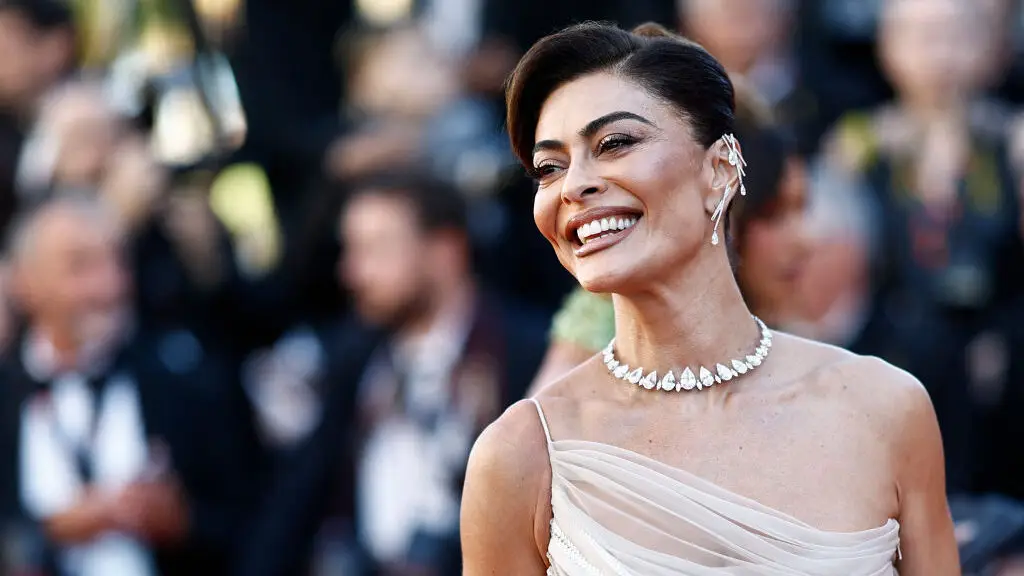 Juliana Paes estreia-se em Cannes com vestido de oito mil euros