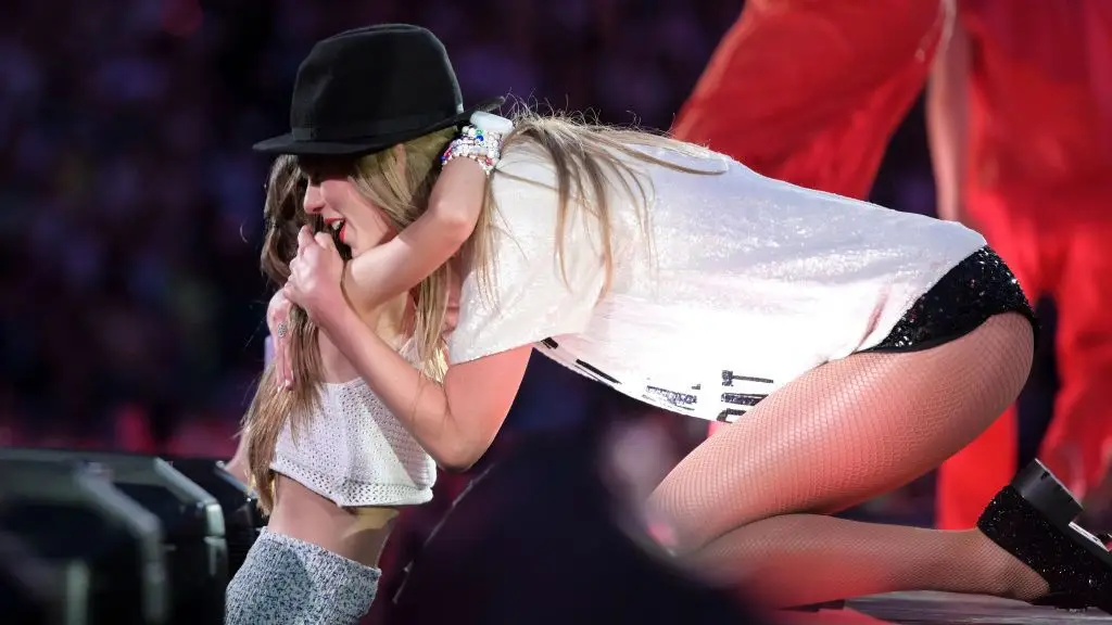 Taylor Swift dá chapéu a fã portuguesa e recebe algo em troca