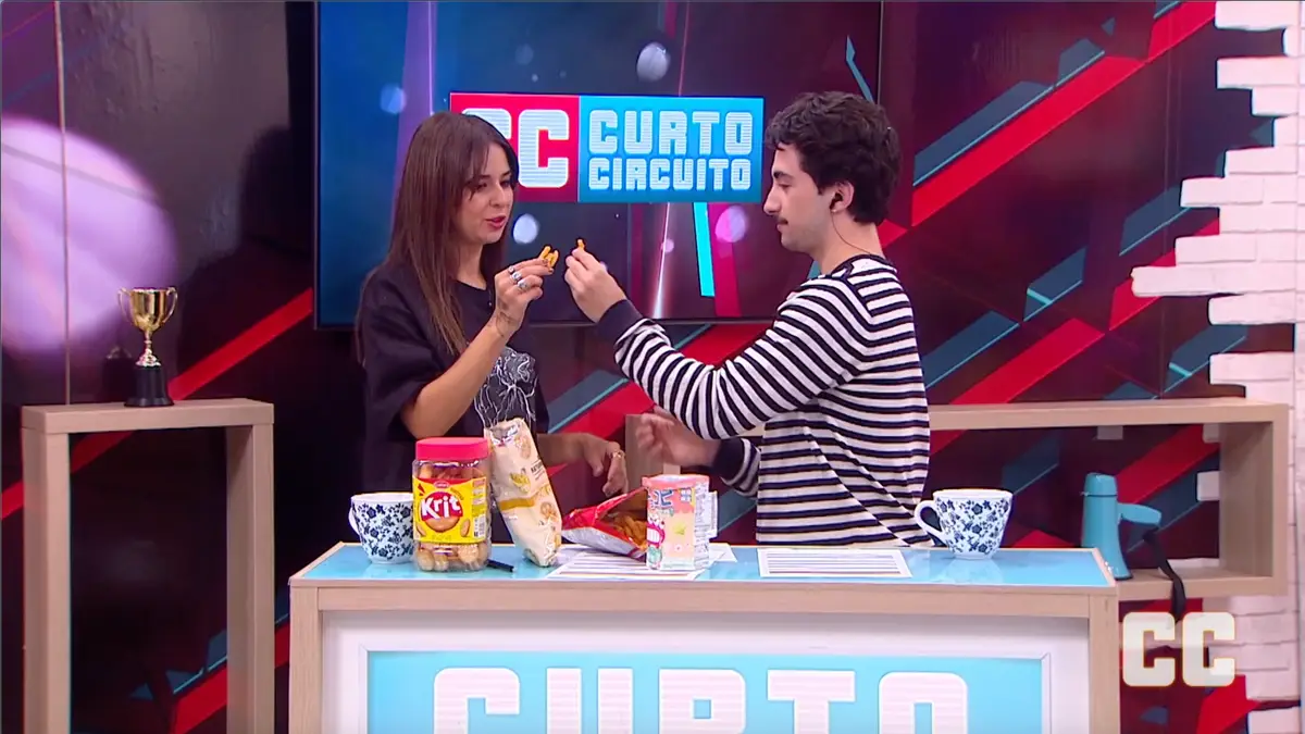 Maria Seixas Correia e Manel Rosa provam snack picante no CC
