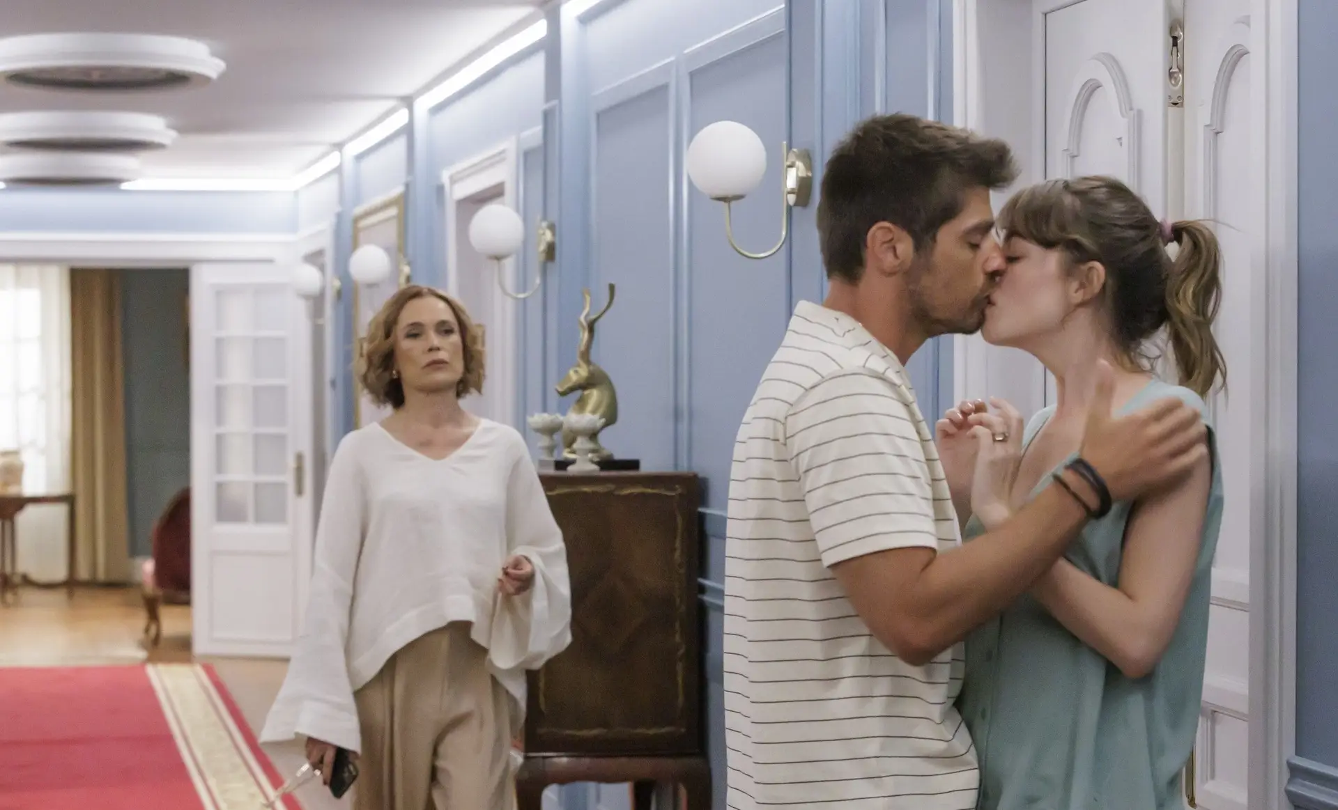 Resumo de 'A Promessa': Tomás salva Laura de ser apanhada em flagrante