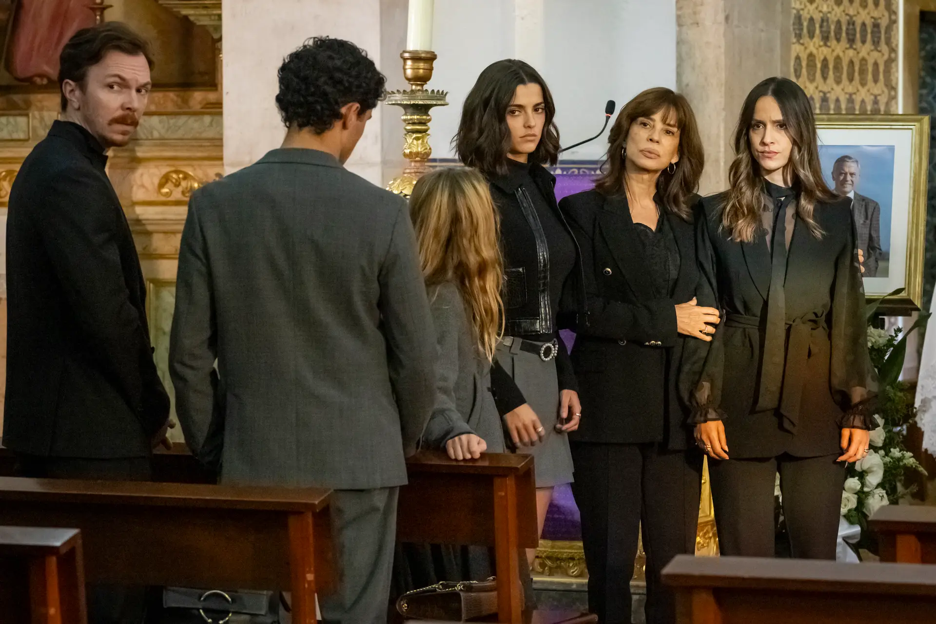 Resumo 'A Herança': Família Novais recebe visita desagradável