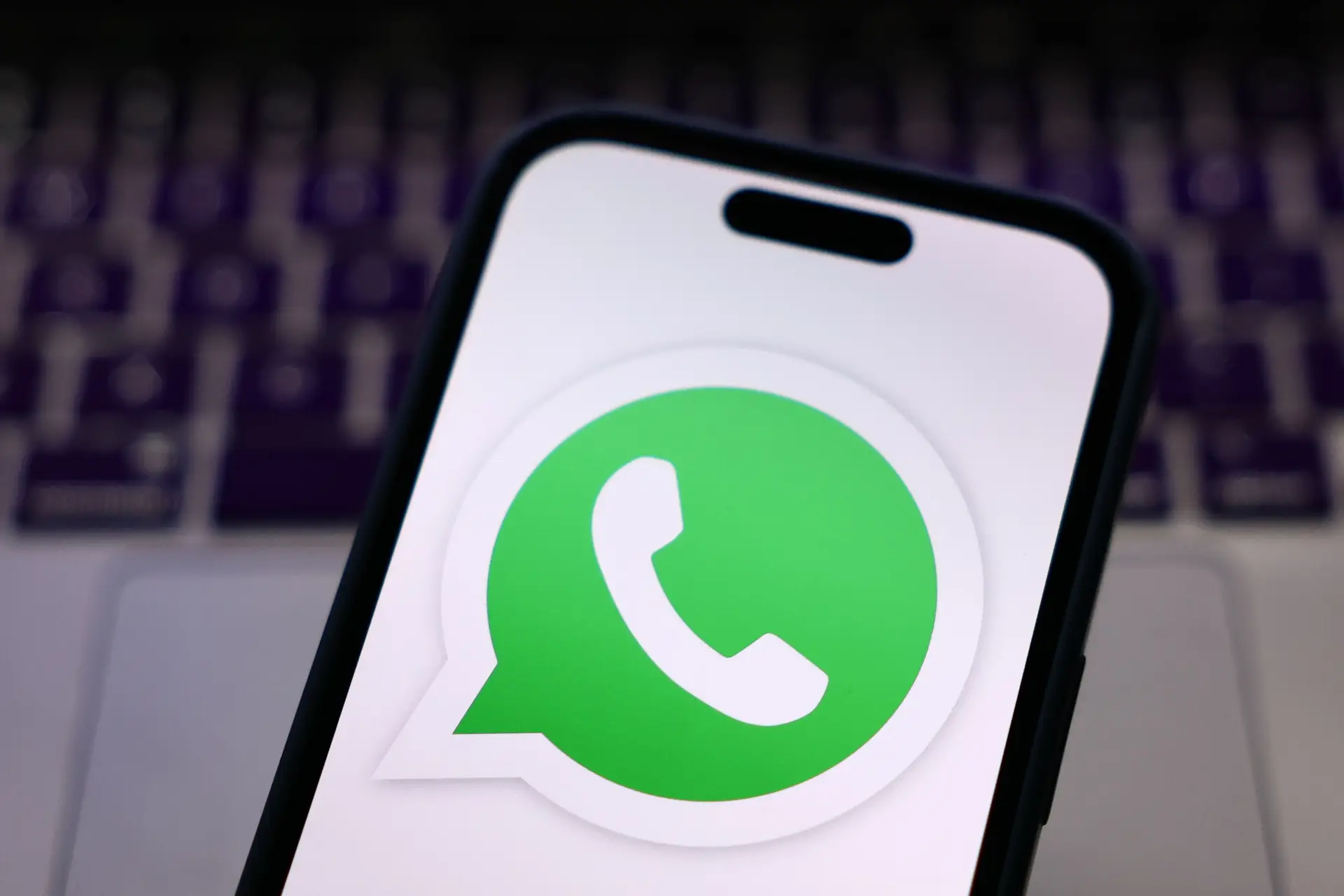 Mensagens reencaminhadas no 'WhatsApp'? Eis o que vai mudar (pode surpreender)