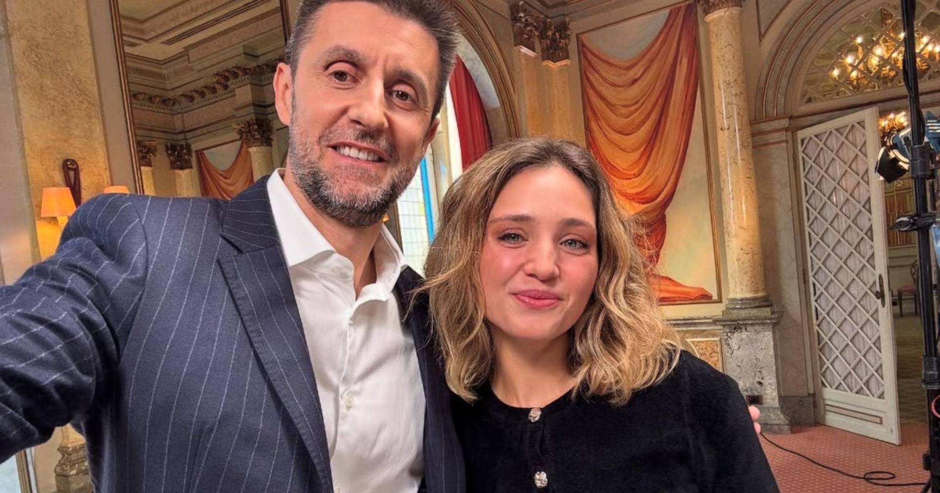 resumo-alta-defini-o-com-paula-magalh-es-tive-de-vender-roupa-na