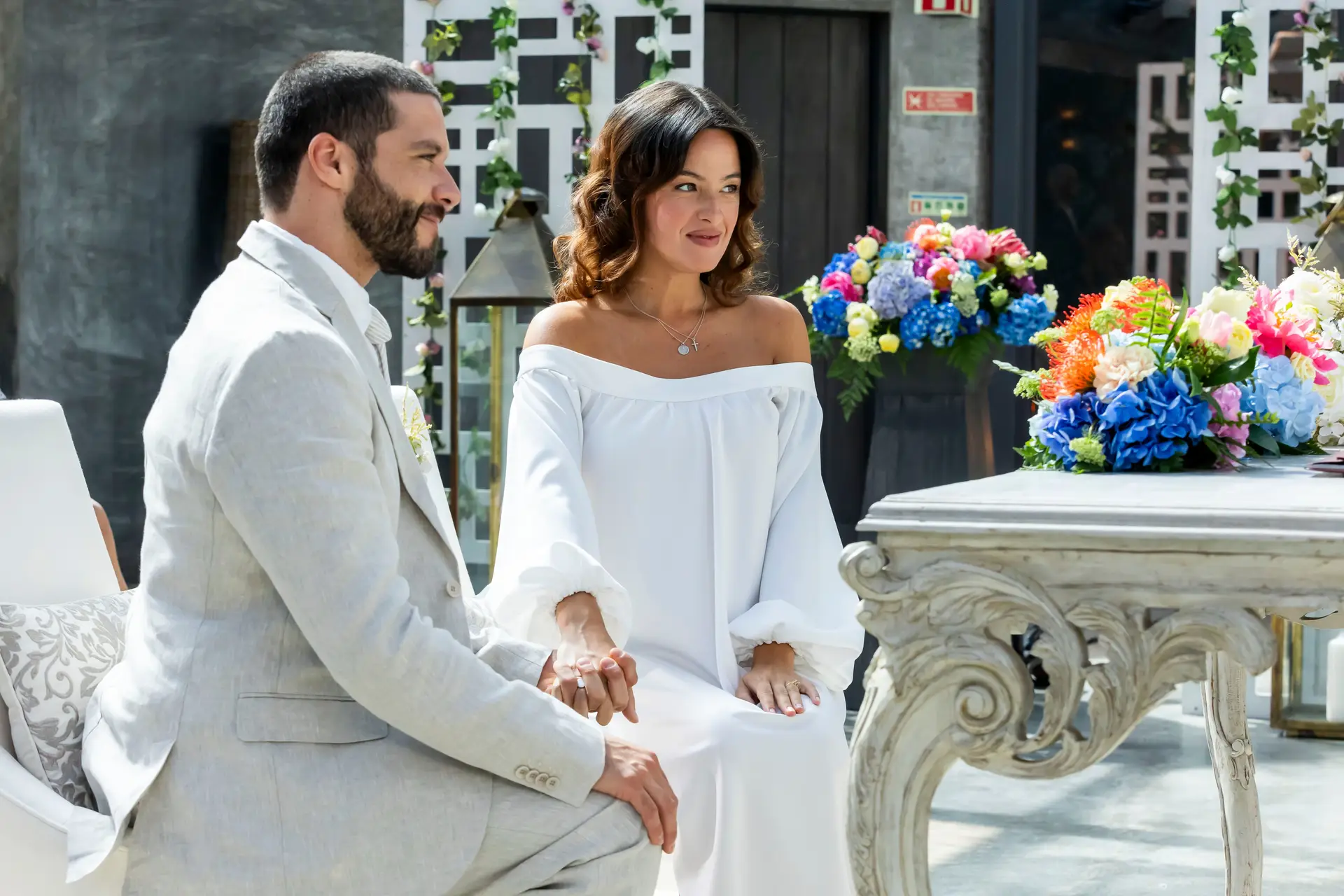 Vem aí: Luísa assiste ao casamento de Jaime às escondidas