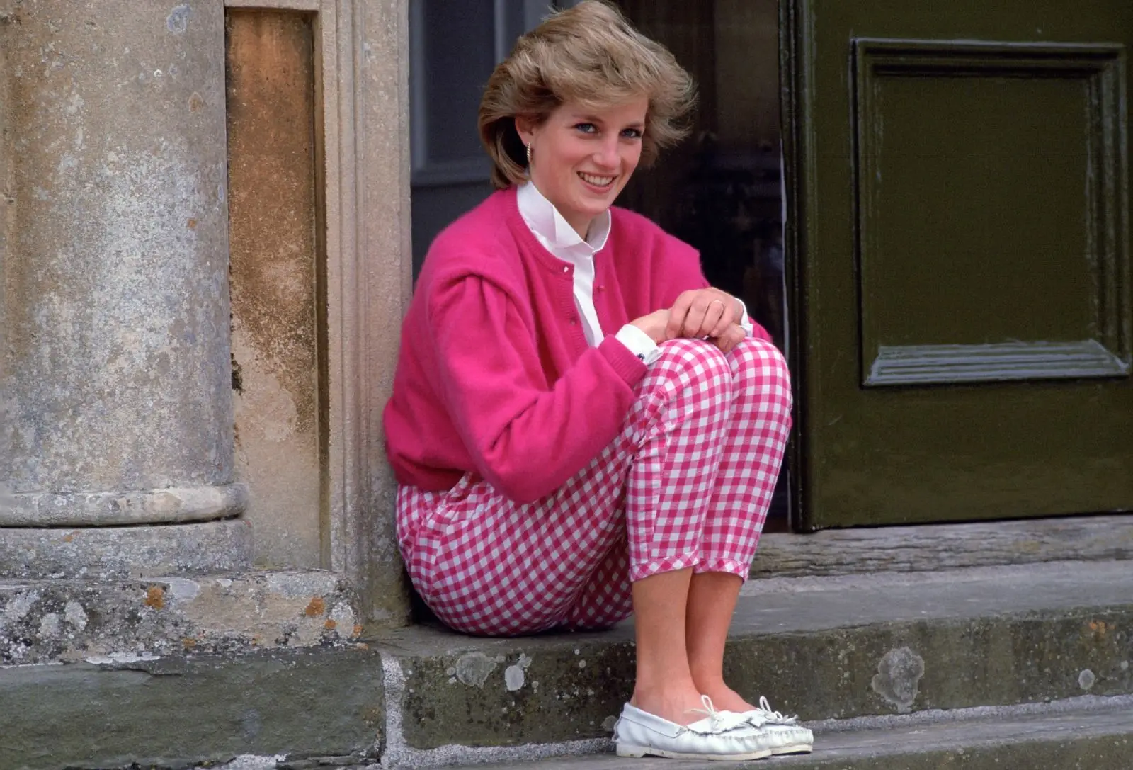 Chegou a primavera! 10 looks (frescos e coloridos) da Princesa Diana para se inspirar
