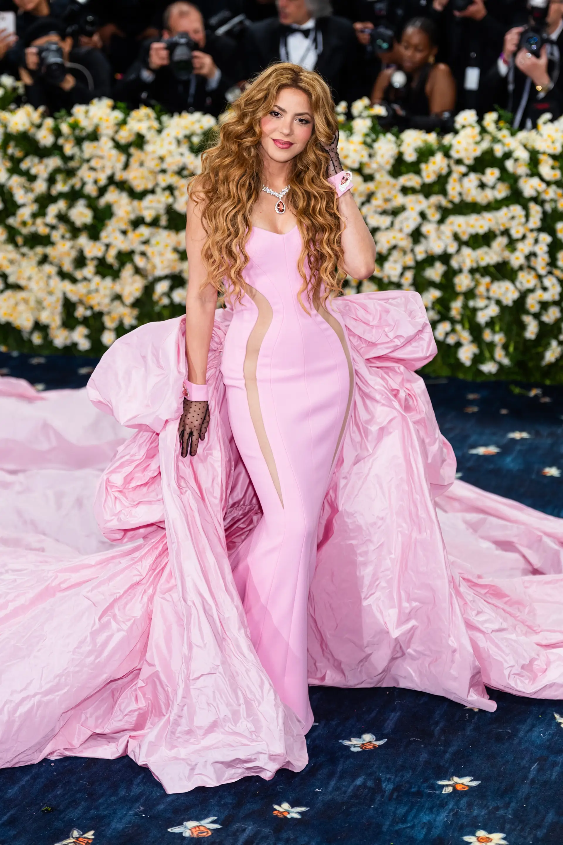 Demasiado simples ou fora de contexto? Veja os looks mais controversos do Met Gala 
