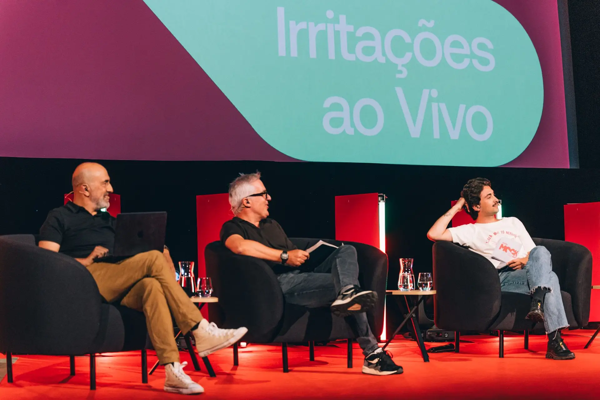 Do estúdio para o palco: vê como foi o primeiro Irritações ao vivo!