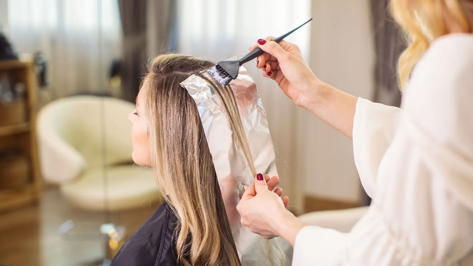 Esta é a cor de cabelo que valoriza o seu tom de pele, de acordo com um especialista