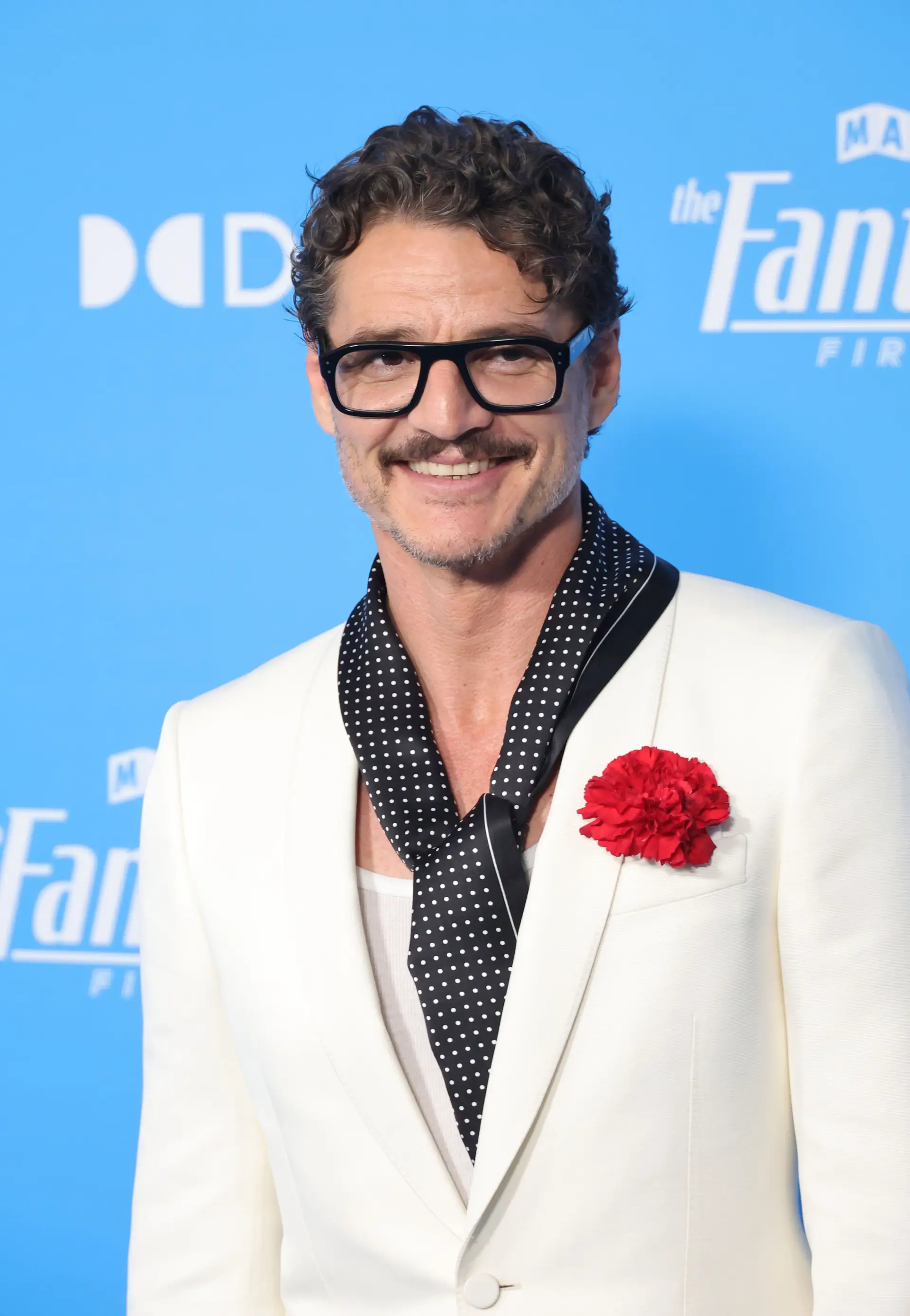 De Pedro Pascal a Kendall Jenner! Os óculos graduados são a nova paixão dos famosos 
