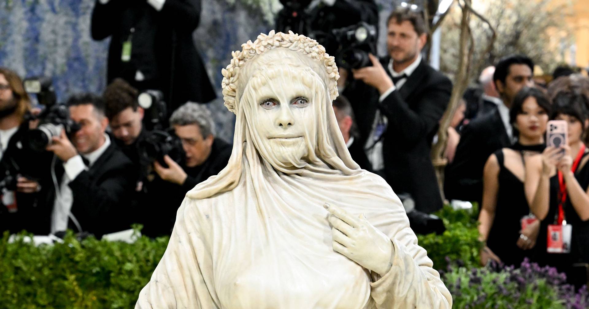 Heidi Klum transformou-se em escultura viva na Met Gala - SIC