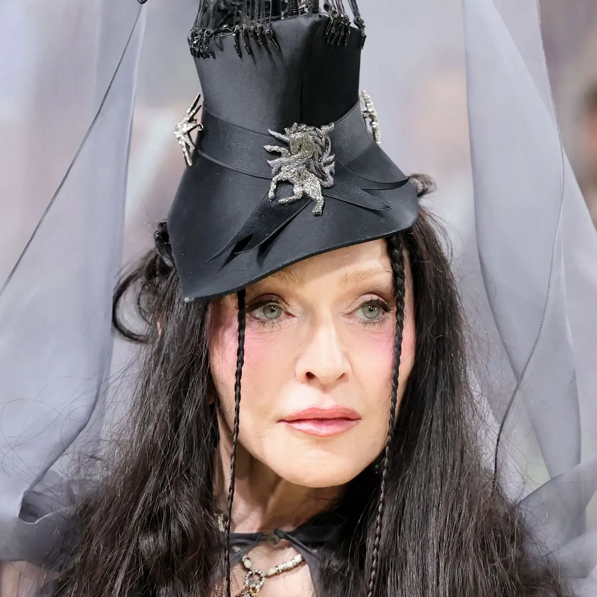 Madonna na Met Gala: De Desfile a Espetáculo Gótico e Místico