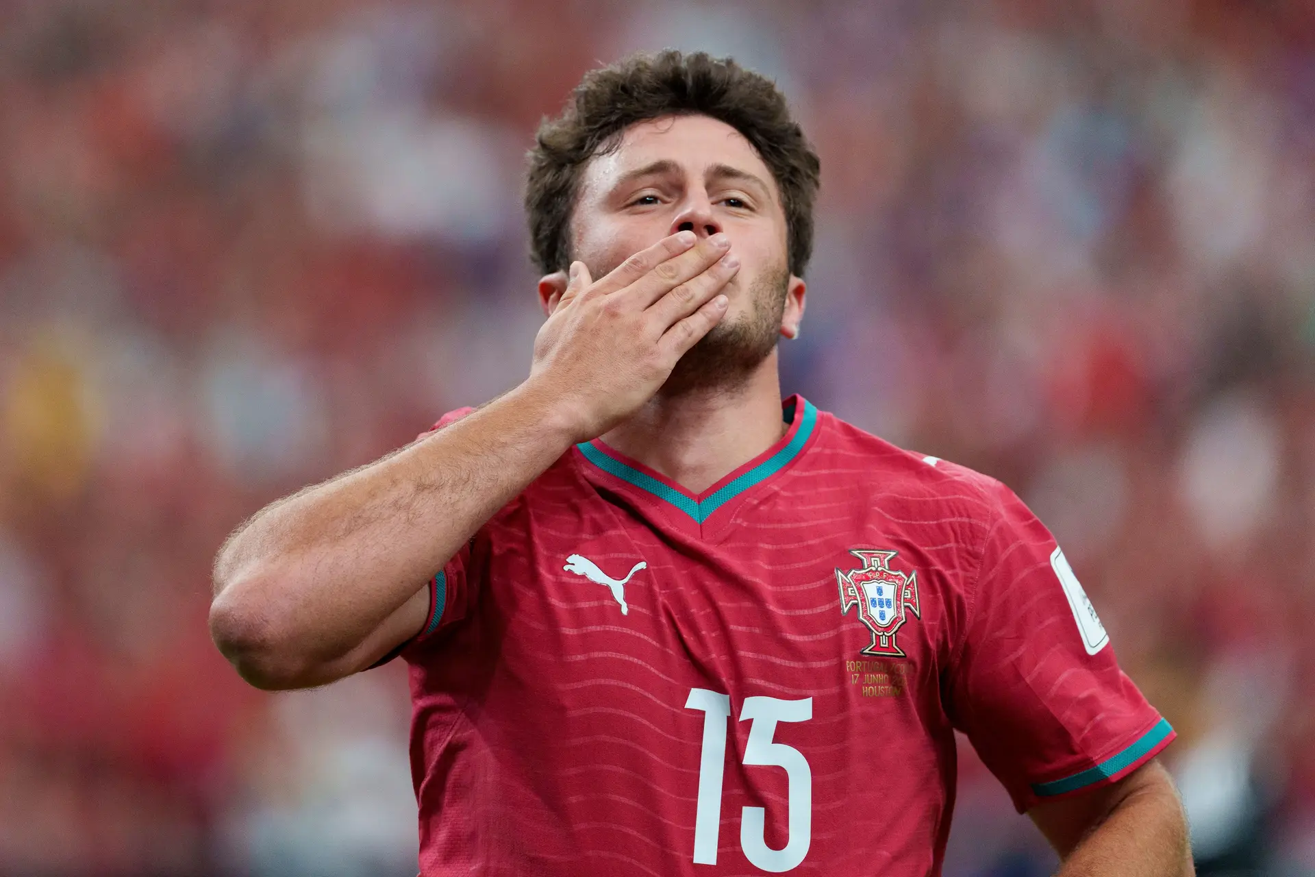 João Neves estreia-se no Mundial a marcar e dedica golo à mãe - SIC