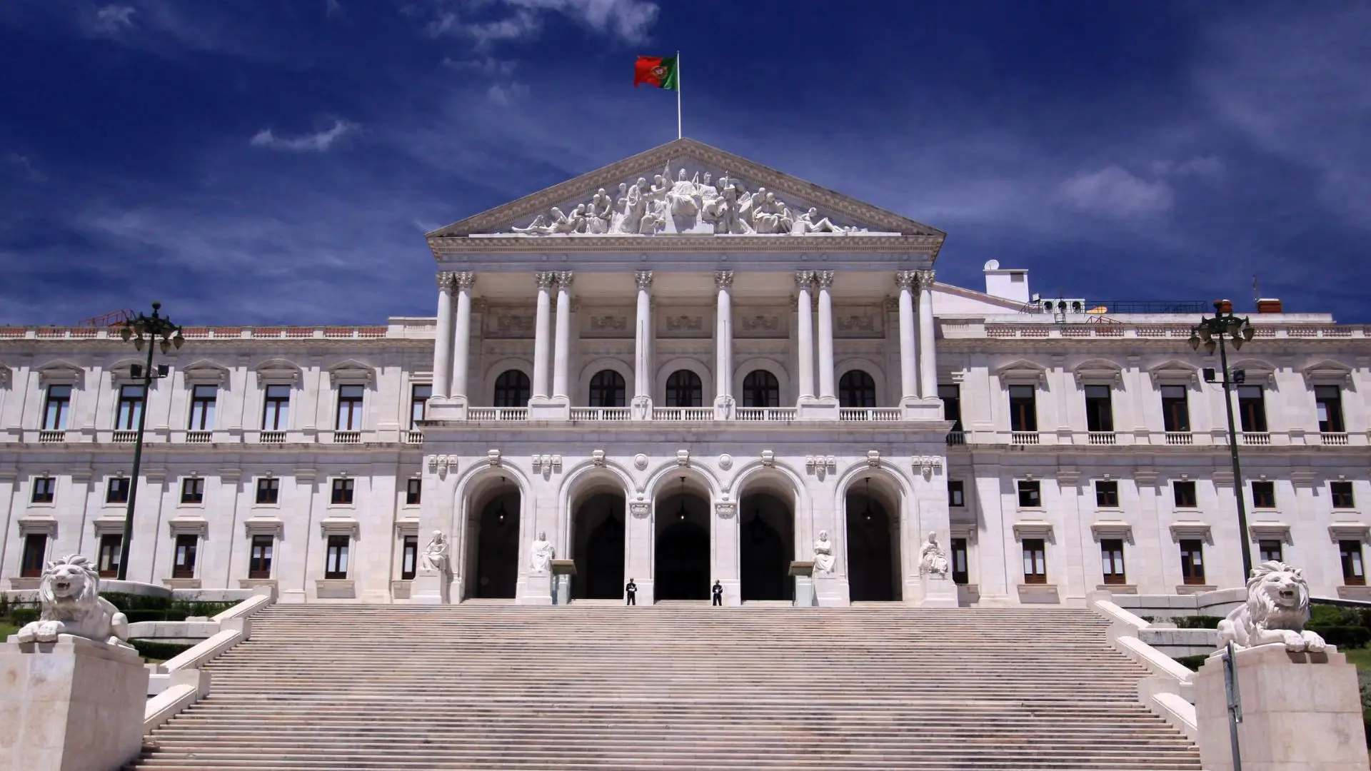 Parlamento vai poder ser visitado ao sábado