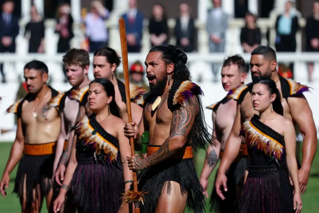 Entre os povos Maori da Nova Zelândia, o rosto tatuado era símbolo de identidade e estatuto social.
