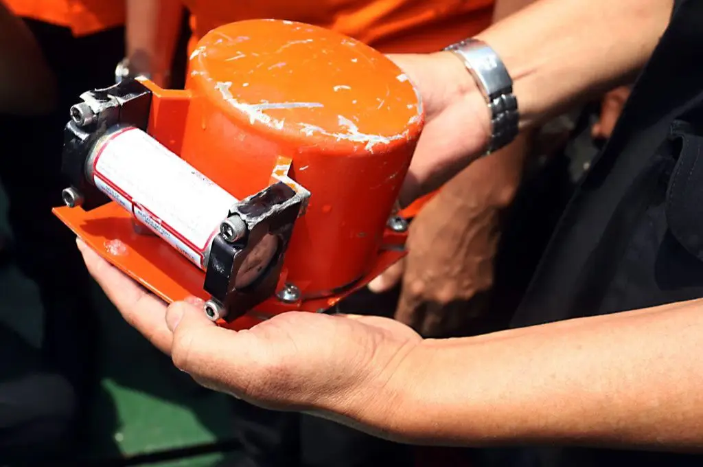 A caixa negra dos aviões que afinal é laranja serve para quê?