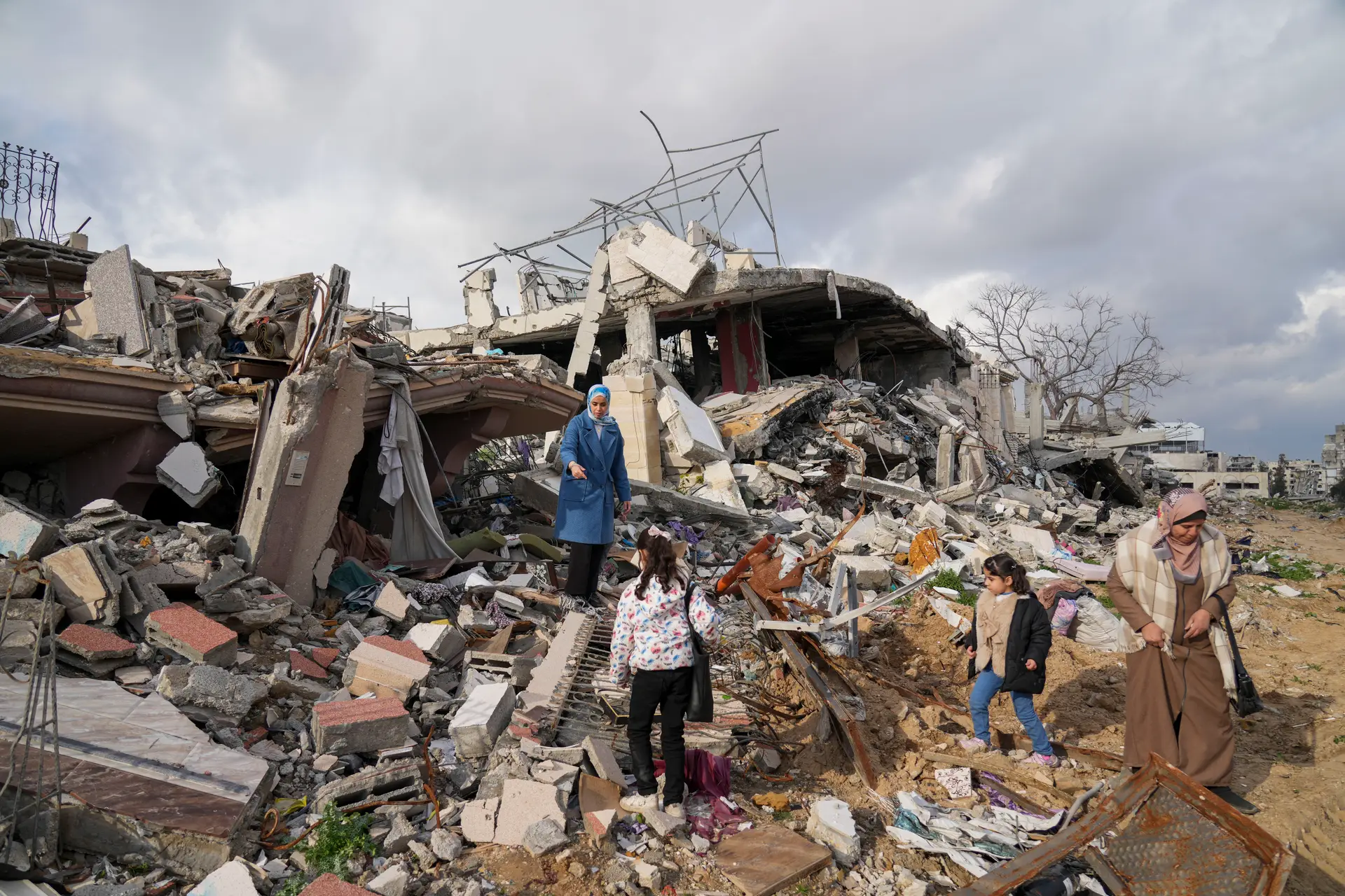 O regresso a Gaza, uma cidade destruída
