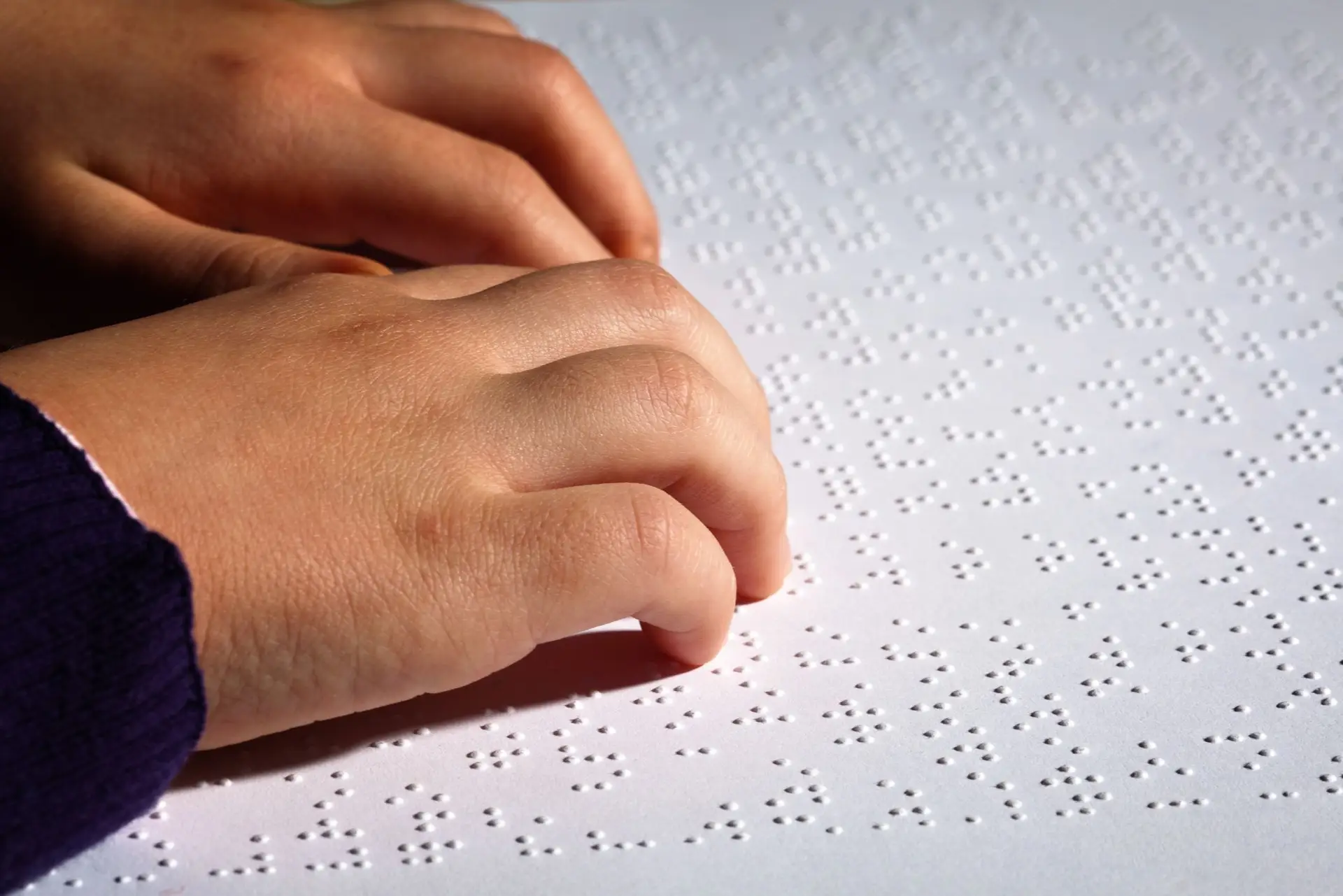 Também se lê com os dedos