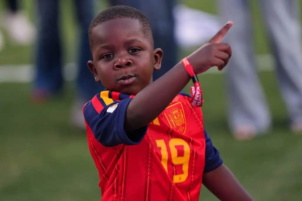 O menino que se tornou a estrela da festa da seleção espanhola