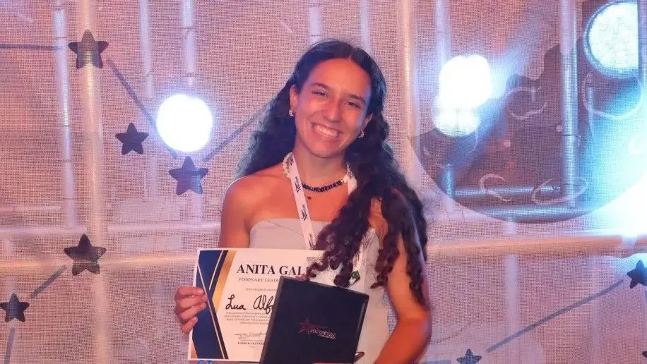 Jovem portuguesa ganha prémio em competição sobre o espaço