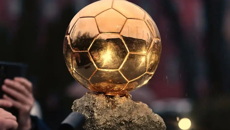 Quatro portugueses candidatos à Bola de Ouro