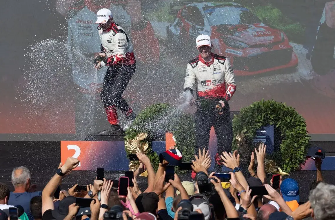 Elfyn Evans é campeão do mundo de ralis e teve ajuda portuguesa