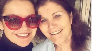 Katia Aveiro assinala Dia da Mulher ao lado da mãe