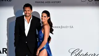 Sara Sampaio em beijo apaixonado com o namorado em Cannes