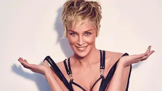 Aos 60 anos, Sharon Stone mostra-se mais sensual que nunca