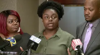 Violada aos 14 anos, mulher recebe mil milhões de dólares seis anos depois