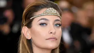 Paris Jackson abandona desfile da Dior depois de alegados maus tratos a cavalos