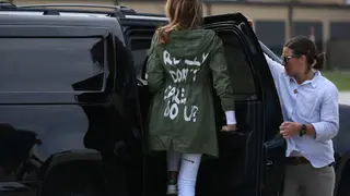 Melania Trump usa casaco polémico com a frase “Eu não quero saber”
