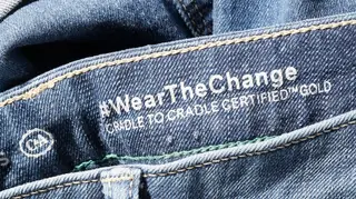 Peças Denim com estilo, ecologicamente sustentáveis e a preços acessíveis