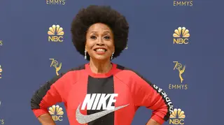 Sabe porque é que Jenifer Lewis foi de fato de treino aos Emmys?