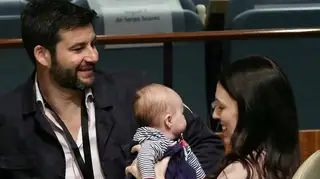 Bebés no Parlamento pelas necessidades da maternidade