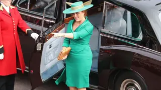 Sarah Ferguson usa acessório com mais de 30 anos no casamento da filha