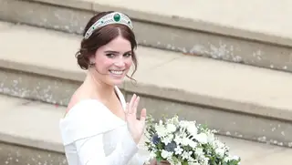 Todos os pormenores do look da princesa Eugenie, a noiva que dispensou o véu