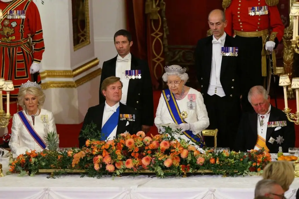 A rainha fez um discurso antes do início do banquete real