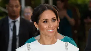 Meghan Markle usa vestido de noiva em jantar de gala