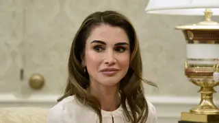 Rania da Jordânia brilha com vestido de 39 euros que se adapta a todas as silhuetas