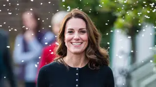 Kate Middleton dá nas vistas com saia de mil euros