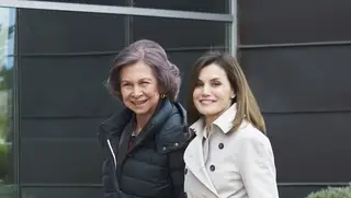 Letizia usa o mesmo vestido da rainha Sofía, 36 anos depois