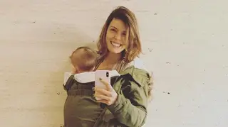 Andreia Rodrigues dança com a pequena Alice