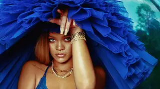 Rihanna apresenta coleção sexy de lingerie para o Dia dos Namorados
