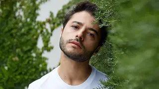 Rui Maria Pêgo usa kimono cor-de-rosa nos prémios da ILGA