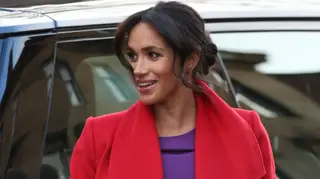 Grávida, Meghan Markle arrisca em cores vibrantes no primeiro evento do ano com Harry