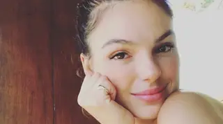 Isis Valverde mostra pormenor do filho e "derrete" seguidores