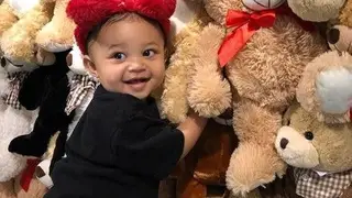 Kylie Jenner derrete internet com os primeiros passos da filha Stormi
