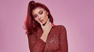 Kylie Jenner recebe corredor gigante de flores como presente do namorado