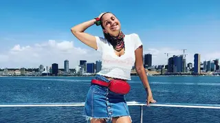 Aos 44 anos, Marisa Cruz exibe corpo invejável em biquíni: "Que brasa!"